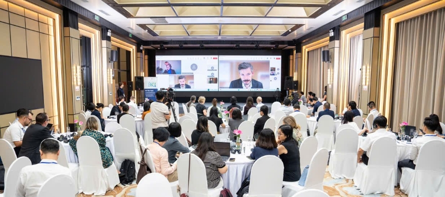 TS. Philipp Behrens, Vụ trưởng Vụ Quỹ Sáng kiến khí hậu quốc tế IKI, Bộ Kinh tế và Năng lượng Liên bang Đức (BMWE), CHLB Đức, phát biểu chào mừng. Ảnh GIZ.