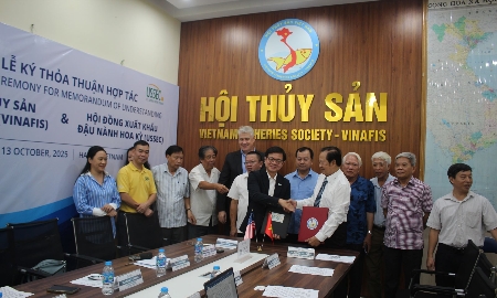 Hợp tác xây dựng chuỗi thủy sản và đậu nành bền vững