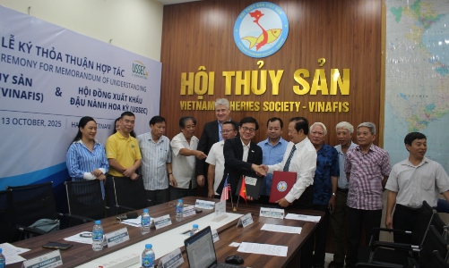 Hợp tác xây dựng chuỗi thủy sản và đậu nành bền vững