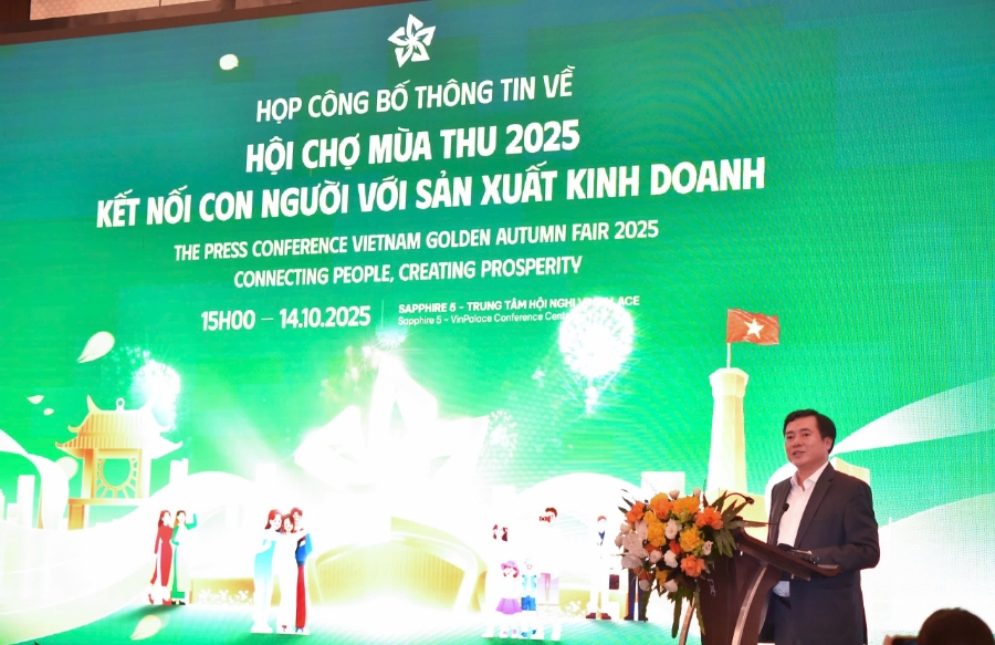 Thứ trưởng Bộ Công Thương Nguyễn Sinh Nhật Tân - Phó Trưởng Ban Chỉ đạo tổ chức Hội chợ.