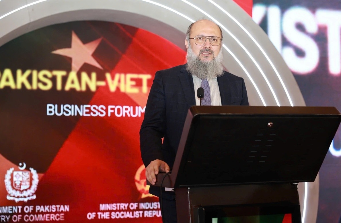 Bộ trưởng Bộ Thương mại Pakistan Jam Kamal Khan&nbsp;bày tỏ mong muốn hai nước tăng cường hợp tác không chỉ trong lĩnh vực thương mại hàng hóa mà còn mở rộng sang các lĩnh vực như thương mại dịch vụ, đầu tư, công nghiệp Halal, ngân hàng, hàng không dân dụng, và y tế.