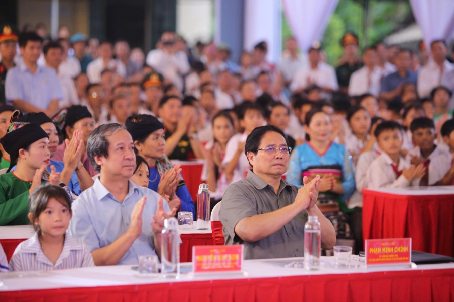 Thủ tướng Chính phủ Phạm Minh Chính, Bộ trưởng Bộ GD&ĐT Nguyễn Kim Sơn dự lễ khởi công.