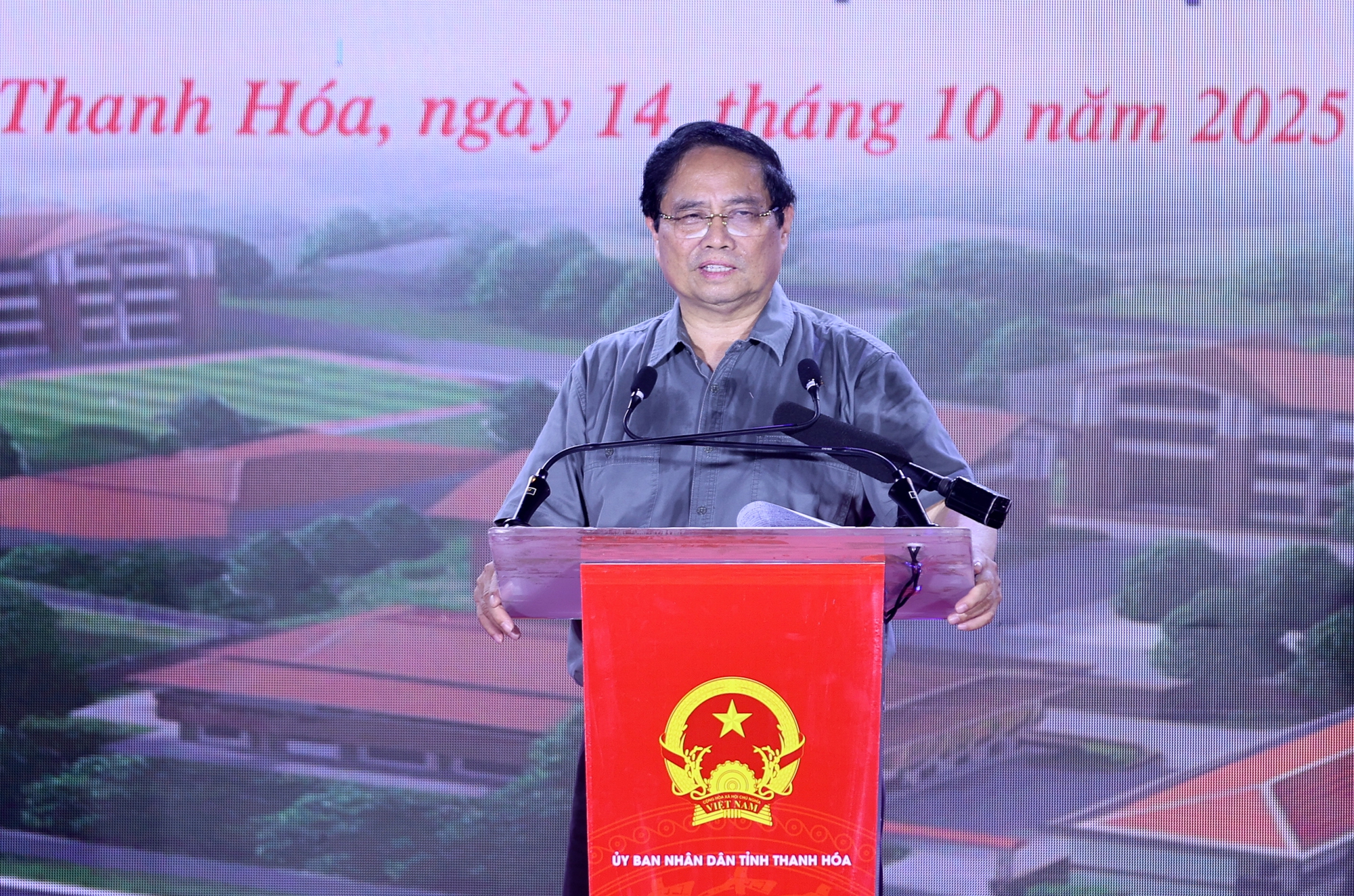 Với các trường, Thủ tướng yêu cầu "đã khởi công là phải làm" và hoàn thành chậm nhất trong khoảng 1 năm, bảo đảm tiến độ và chất lượng - Ảnh: VGP/Nhật Bắc
