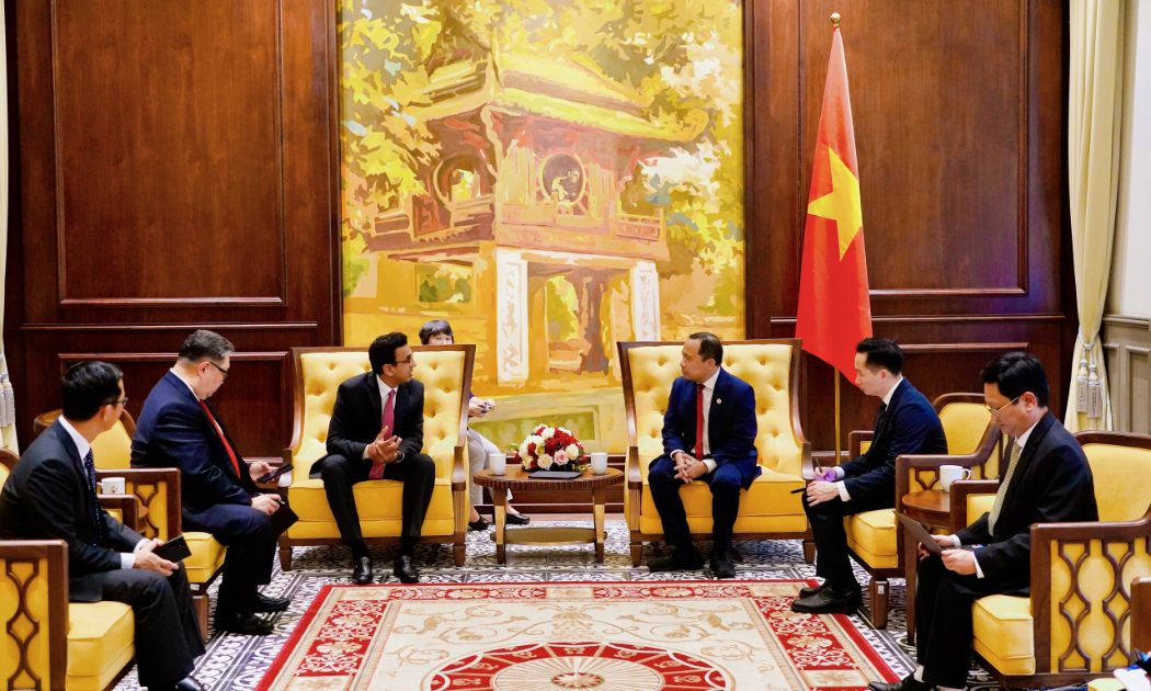 Thứ trưởng Thường trực Vũ Hải Quân tiếp và làm việc với ông Akash Palkhiwala, Tổng Giám đốc Tập đoàn Qualcomm (Hoa Kỳ).