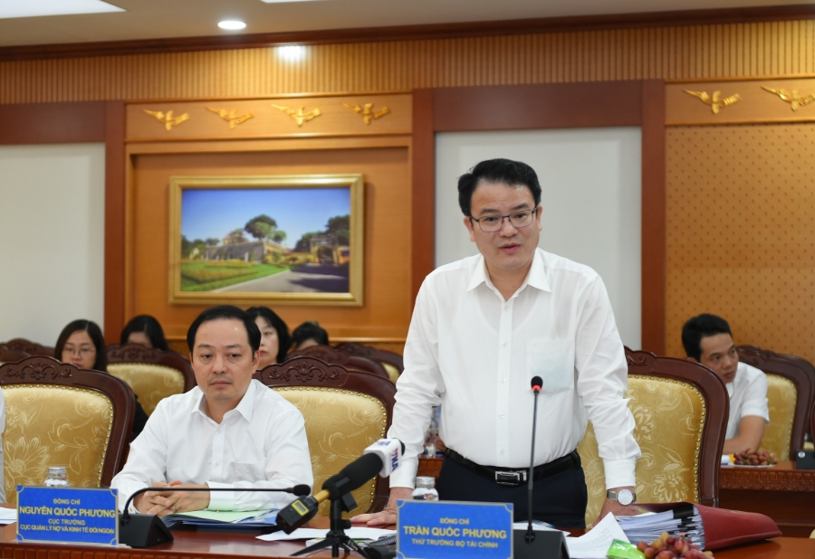 Thứ trưởng Bộ Tài chính Trần Quốc Phương phát biểu 