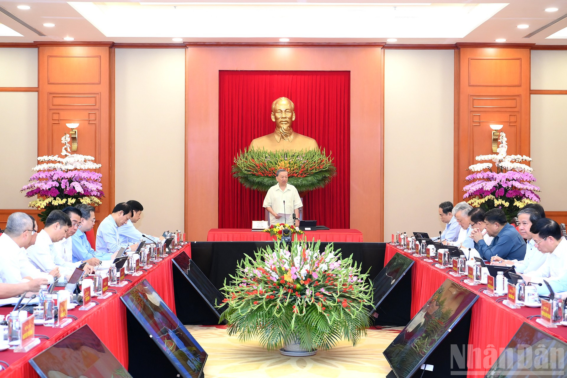 Toàn cảnh Phiên họp Thường trực Ban Chỉ đạo đánh giá tình hình 9 tháng thực hiện Nghị quyết số 57 của Bộ Chính trị. Ảnh: Nhân dân.