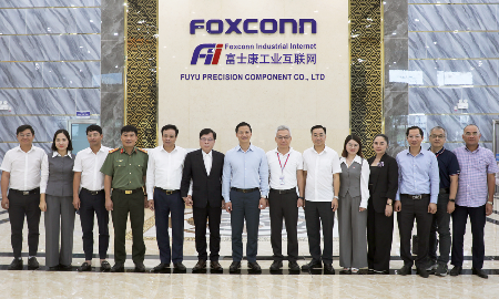 Chủ tịch UBND tỉnh Bắc Ninh Vương Quốc Tuấn làm việc tại Tập đoàn Foxconn Việt Nam