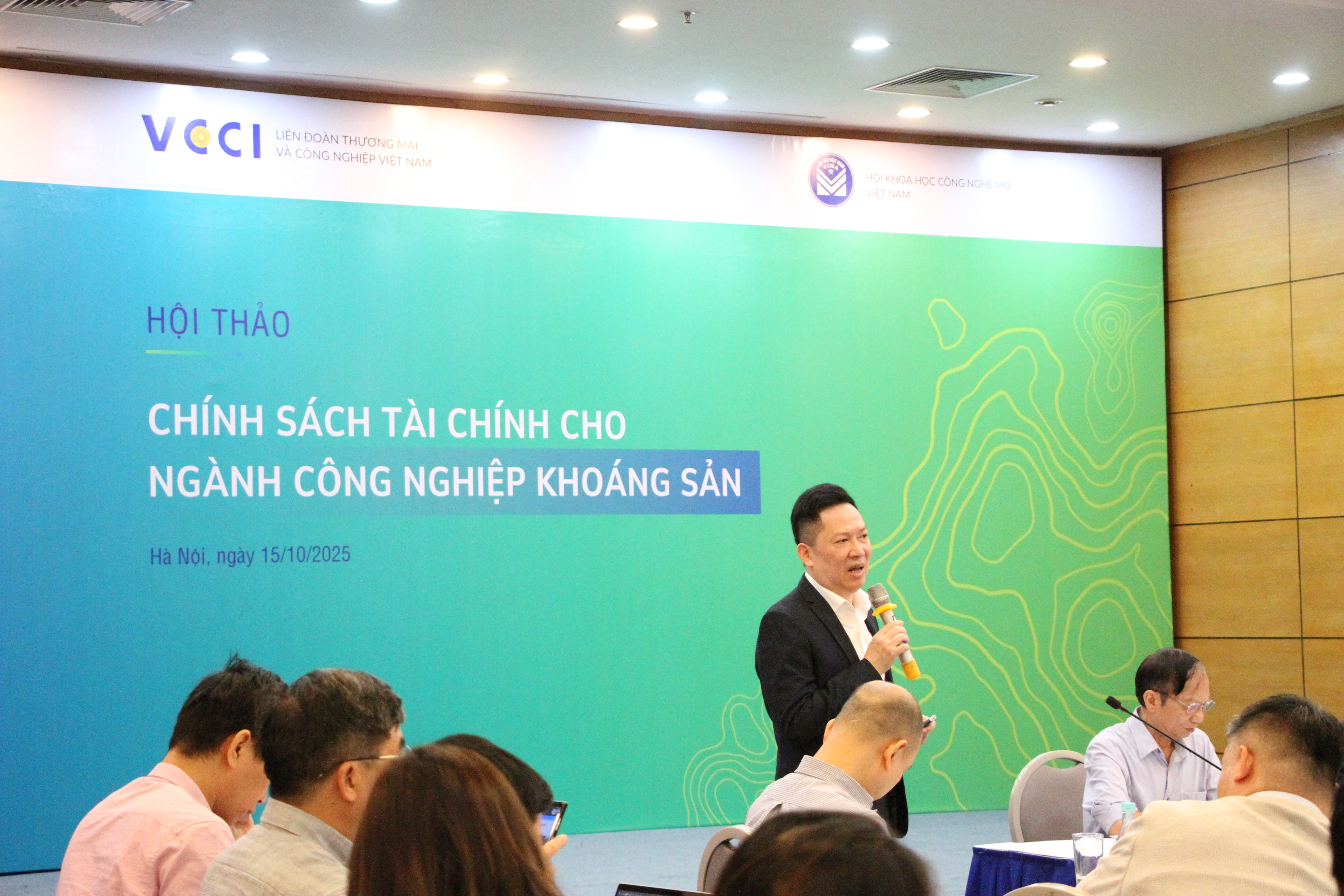 Nhiều ý kiến cho rằng tình trạng thuế, phí chồng chéo đang khiến các doanh nghiệp trong ngành khai khoáng đối mặt với nhiều khó khăn trong đầu tư và phát triển bền vững.