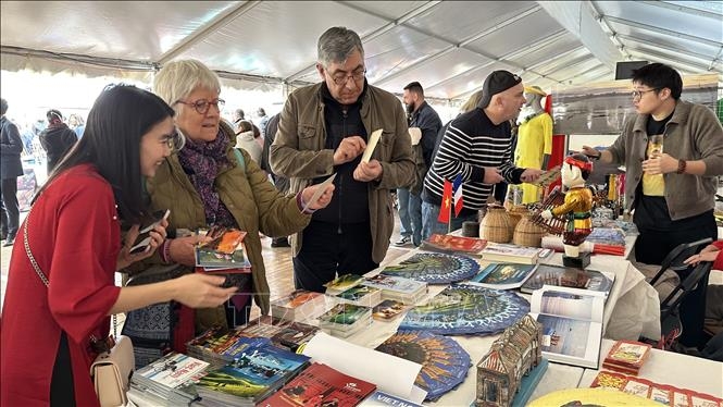 Gian hàng Việt Nam tại Ngày hội Cuối tuần Pháp ngữ lần thứ 5 (ngày 23-24/3/2024), tại thành phố nhỏ Yèbles thuộc tỉnh Seine-et-Marne.