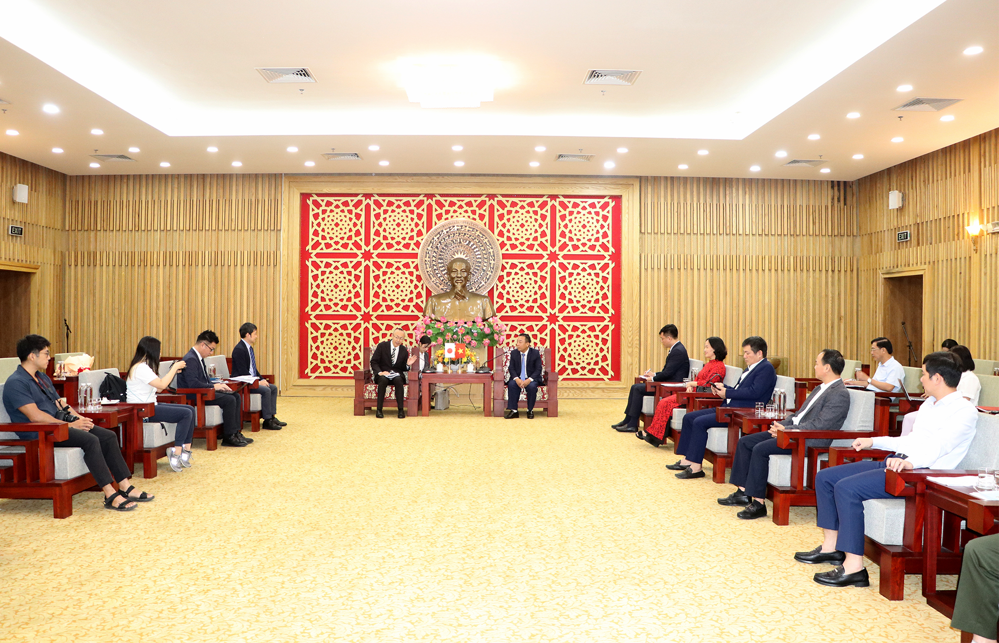 Toàn cảnh buổi làm việc.