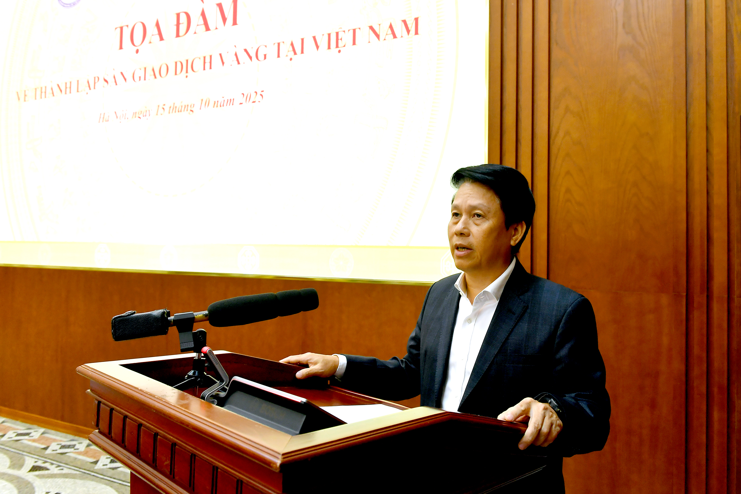 Ông Phạm Tiến Dũng, Phó Thống đốc Ngân hàng Nhà nước phát biểu tại toạ đàm.
