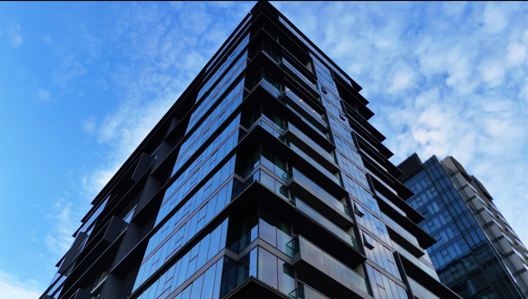 Đồng hành cùng cư dân là đội ngũ quản gia Marriott - những người được đào tạo chuyên sâu, mang đến dịch vụ cá nhân hóa nhằm giúp chủ nhân toàn tâm dành thời gian cho những điều quan trọng: công việc, gia đình hay bản thân.