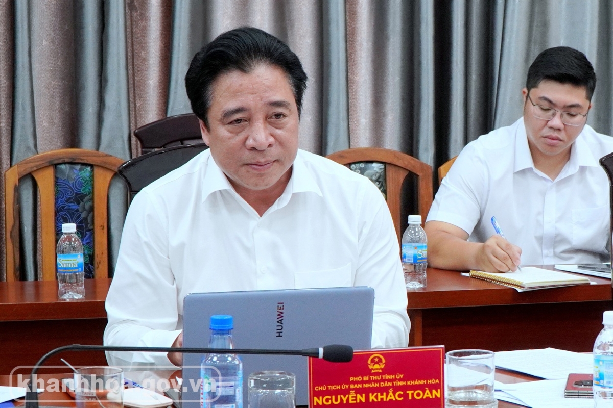 Chủ tịch UBND tỉnh Khánh Hòa Nguyễn Khắc Toàn tại buổi họp - Ảnh: Cổng thông tin điện tử tỉnh Khánh Hòa.