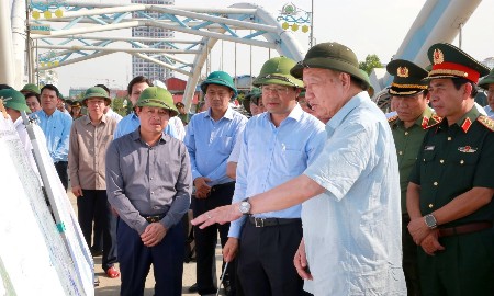 Tổng Bí thư Tô Lâm động viên người dân và lực lượng chức năng tỉnh Thái Nguyên bị ảnh hưởng bởi bão lũ