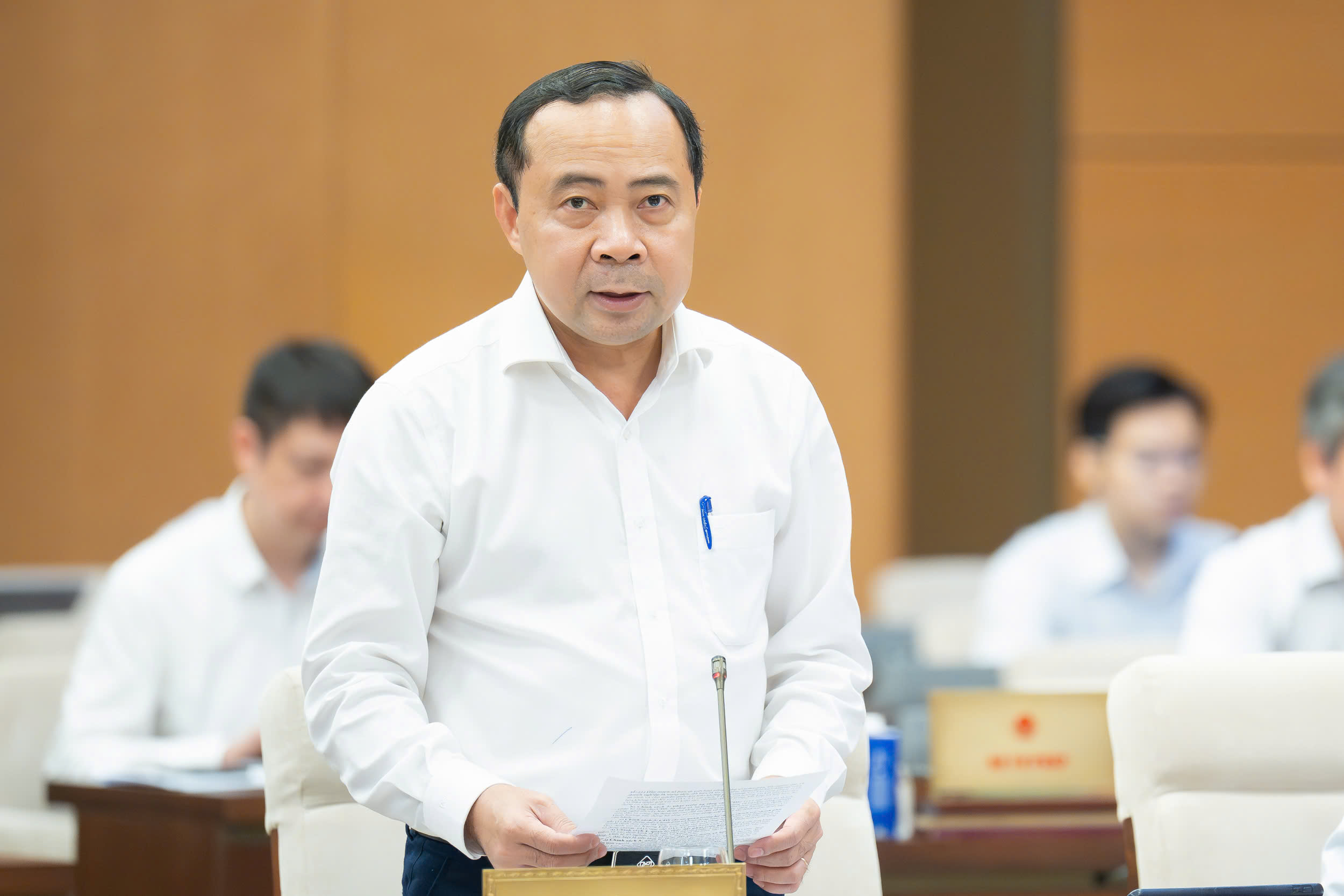Thứ trưởng Bộ Khoa học và Công nghệ Vũ Hải Quân trình bày tờ trình dự thảo Luật Công nghệ cao (sửa đổi). Ảnh: Quốc hội.