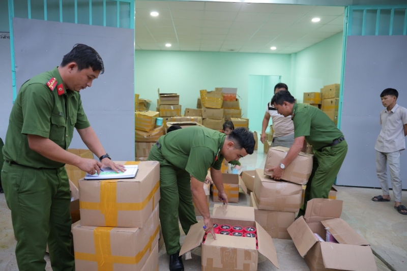 Ngày 13/6/2025, Công an tỉnh Tây Ninh đã thu giữ số lượng lớn mỹ phẩm giả bằng hóa chất quy mô lớn.