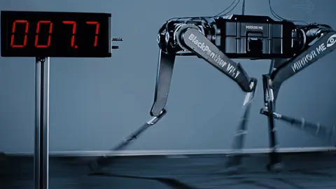 Robot Black Panther 2.0 của Mirror Me phá kỷ lục chạy nước rút.