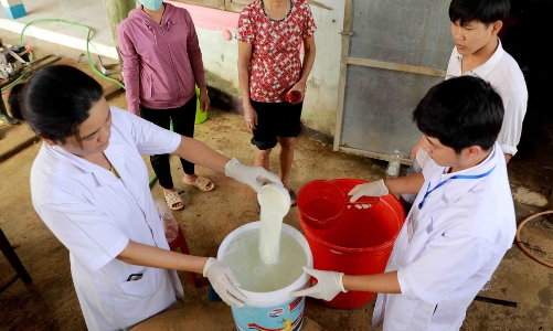 Cục Phòng bệnh (Bộ Y tế) hướng dẫn người dân các biện pháp làm sạch nước để sử dụng sau mưa lũ