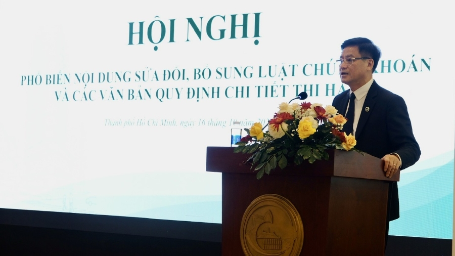 Ông Hoàng Văn Thu, Phó Chủ tịch UBCKNN phát biểu tại Hội nghị ngày 16/10.