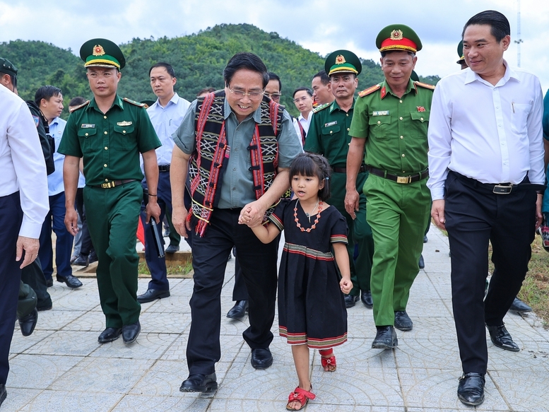 Thủ tướng Phạm Minh Chính dự lễ khởi công dự án xây dựng trường phổ thông nội trú, bán trú tiểu học và trung học cơ sở Tây Giang - Ảnh: VGP