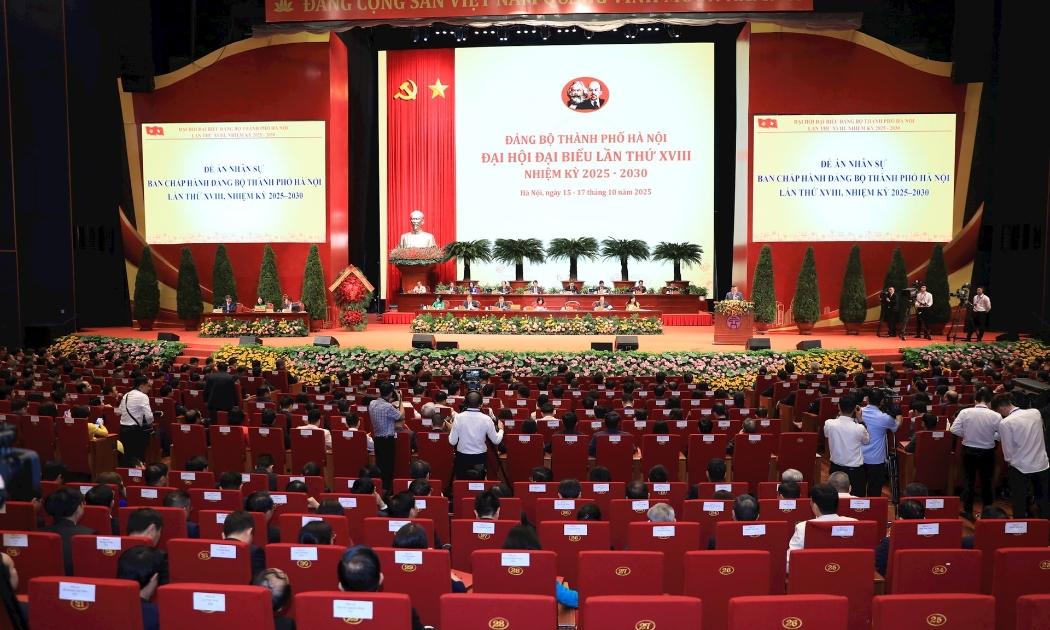 Với sự nhất trí cao, 100% đại biểu đã biểu quyết thông qua số lượng Ủy viên Ban Chấp hành Đảng bộ thành phố khóa XVIII, nhiệm kỳ 2025-2030 gồm 75 đồng chí.