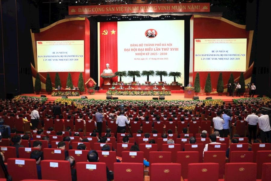 Với sự nhất trí cao, 100% đại biểu đã biểu quyết thông qua số lượng Ủy viên Ban Chấp hành Đảng bộ thành phố khóa XVIII, nhiệm kỳ 2025-2030 gồm 75 đồng chí.