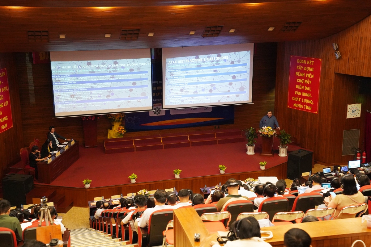 Hội nghị “Ứng dụng số hóa và trí tuệ nhân tạo (AI) trong quản lý dụng cụ tiệt khuẩn tập trung” thu hút sự tham gia của hơn 250 đại biểu trong và ngoài nước.