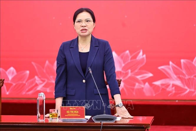Bà Hà Thị Nga, Ủy viên Trung ương Đảng, Phó Chủ tịch Ủy ban Trung ương Mặt trận Tổ quốc Việt Nam, phát biểu tại Hội nghị. Ảnh: TTXVN.