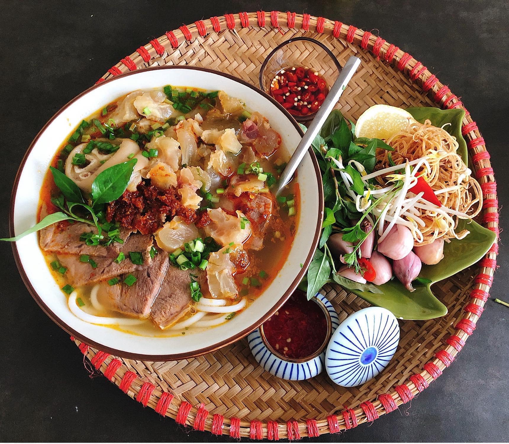 Việt Nam đang dẫn đầu làn sóng "ẩm thực bình dân cao cấp".