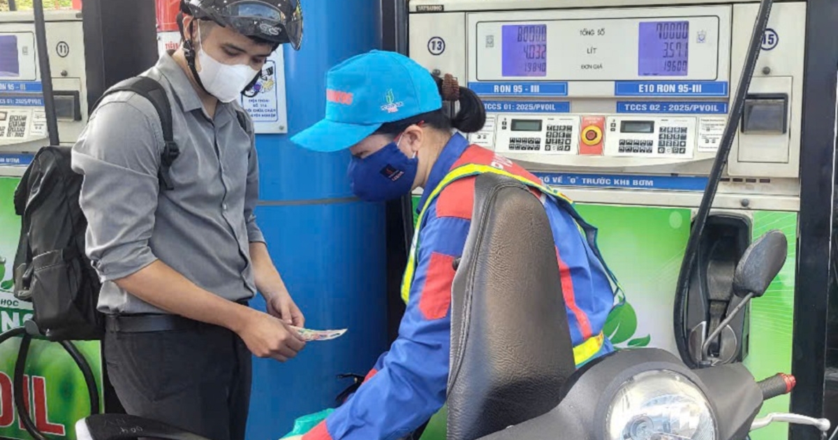 Giá xăng dầu đồng loạt giảm, xăng RON95-III về dưới 20.000 đồng/lít