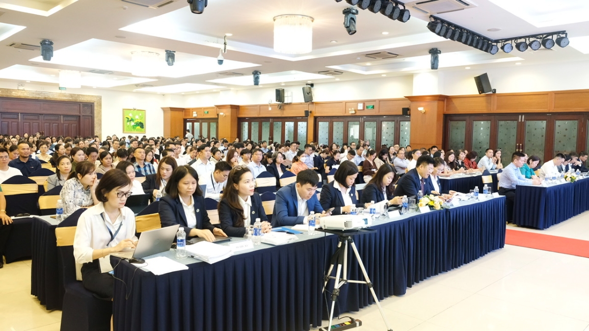 Toàn cảnh hội nghị.