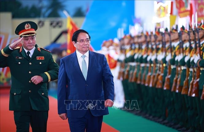 Thủ tướng Phạm Minh Chính dự Lễ kỷ niệm 80 năm Ngày truyền thống Lực lượng vũ trang Quân khu 5. Ảnh: TTXVN