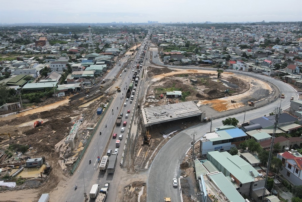 Công trường thi công nút giao đường Võ Nguyên Giáp với cao tốc Biên Hòa - Vũng Tàu, dự án thành phần 1 (đoạn qua Đồng Nai). Ảnh: Phạm Tùng