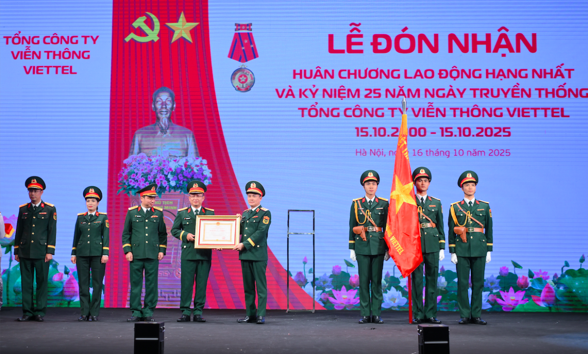Tổng Công ty Viễn thông Viettel (Viettel Telecom) tổ chức Lễ đón nhận Huân chương lao động hạng Nhất và kỷ niệm 25 năm ngày truyền thống.
