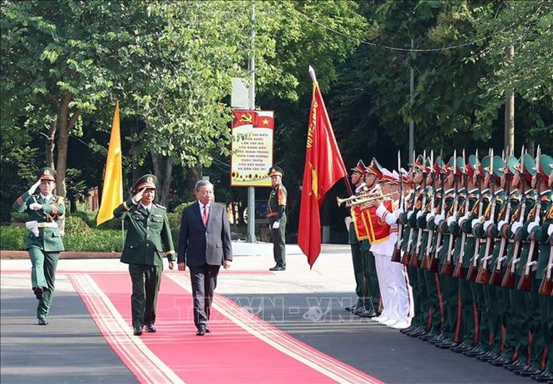 Tổng Bí thư Tô Lâm duyệt Đội danh dự - Ảnh: TTXVN