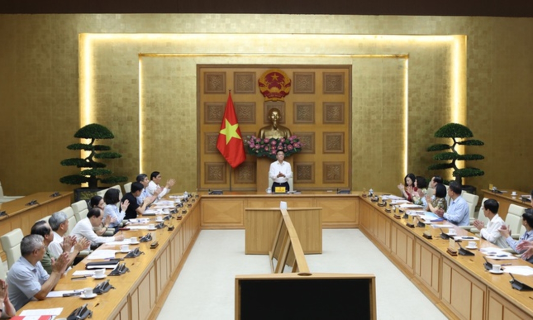 Phó Thủ tướng Lê Thành Long, Chủ tịch Ủy ban Quốc gia về người cao tuổi Việt Nam chủ trì cuộc họp - Ảnh: VGP