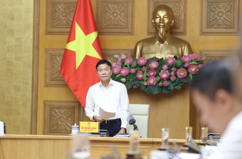 Phó Thủ tướng Lê Thành Long, Chủ tịch Ủy ban Quốc gia về người cao tuổi Việt Nam chủ trì cuộc họp - Ảnh: VGP