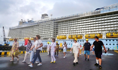 Siêu du thuyền Ovation of the Seas đưa hàng nghìn khách quốc tế đến Huế