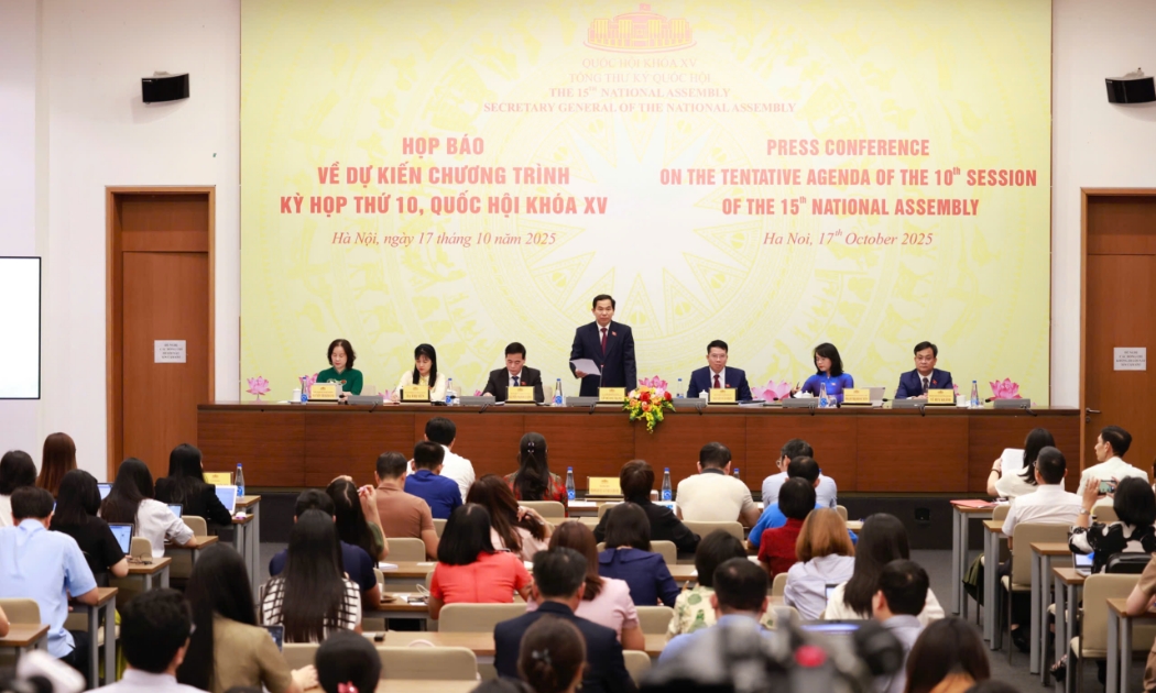Quang cảnh buổi họp báo.