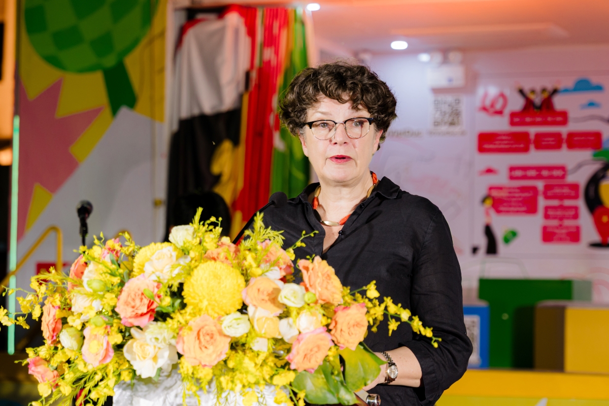 Đại sứ Helga Margarete Barth: 