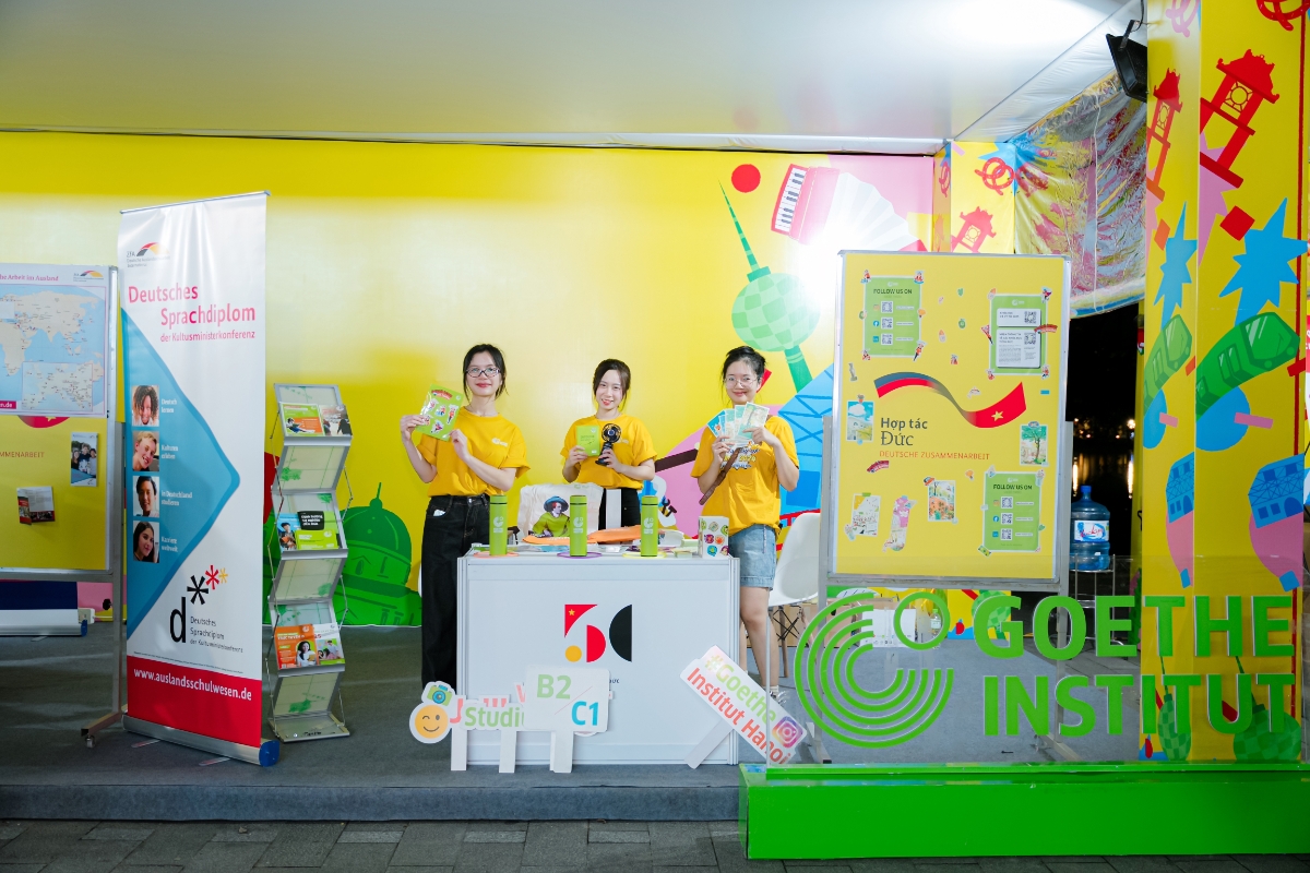 Một gian trưng bày tại Lễ hội Đức.