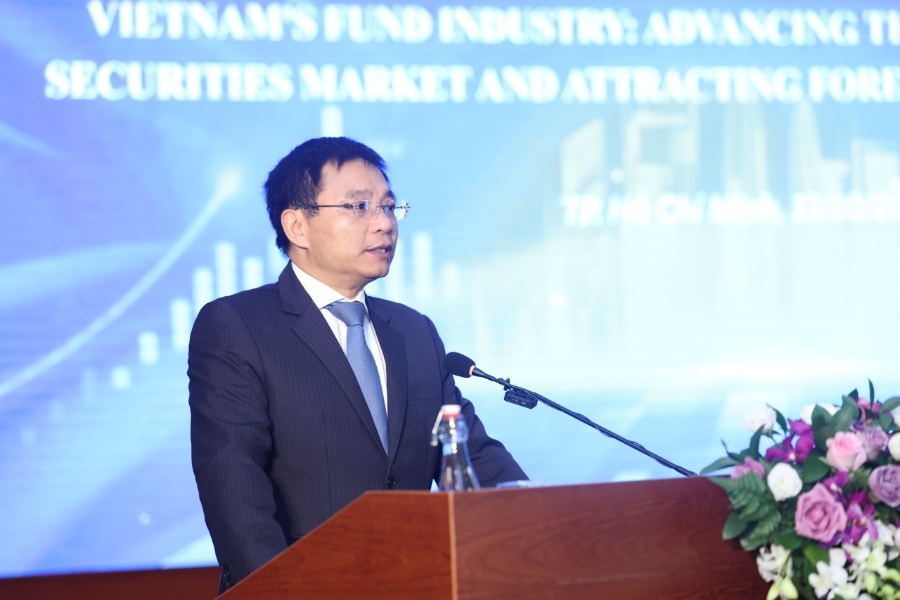 Bộ trưởng Bộ Tài chính Nguyễn Văn Thắng chủ trì Hội nghị “Ngành quỹ trong tiến trình phát triển thị trường chứng khoán và thu hút dòng vốn đầu tư gián tiếp vào Việt Nam”.