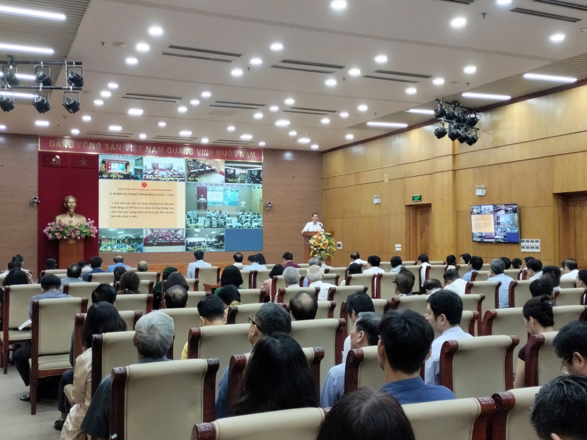 Toàn cảnh hội nghị quán triệt Nghị quyết.