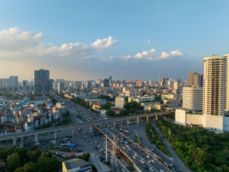 Thành phố Hà Nội được định hướng phát triển theo mô hình đa cực, đa trung tâm.