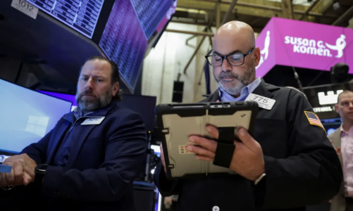 Cổ phiếu ngân hàng kéo chứng khoán Mỹ tụt điểm, dầu thô rẻ nhất 5 tháng