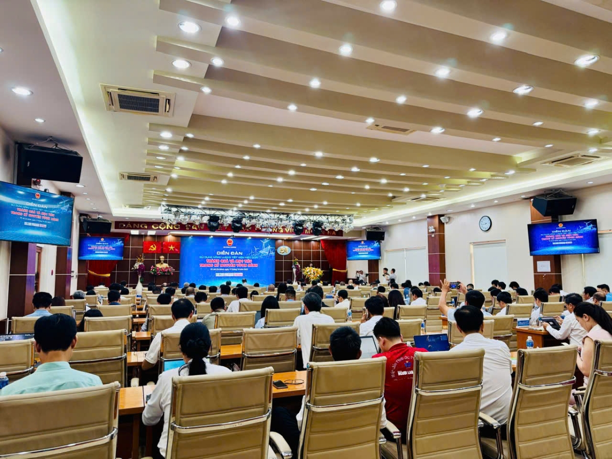 Diễn đàn "Sử dụng năng lượng tiết kiệm, hiệu quả: Thành quả và mục tiêu trong kỷ nguyên vươn mình".