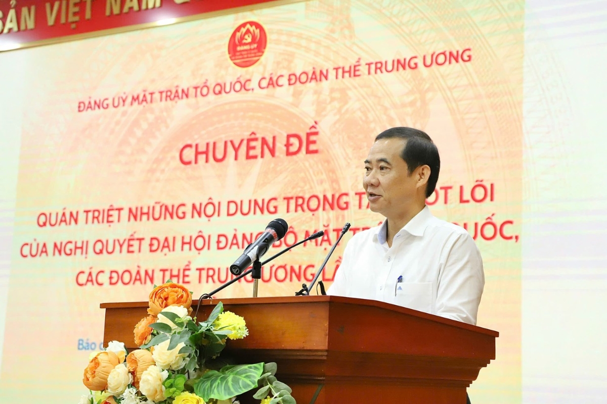 Phó Bí thư Đảng ủy Mặt trận Tổ quốc, các đoàn thể Trung ương Nguyễn Thái Học quán triệt những nội dung trọng tâm, cốt lõi của Nghị quyết Đại hội đại biểu Đảng bộ Mặt trận Tổ quốc, các đoàn thể Trung ương lần thứ I, nhiệm kỳ 2025 – 2030. Ảnh: Mặt trận.