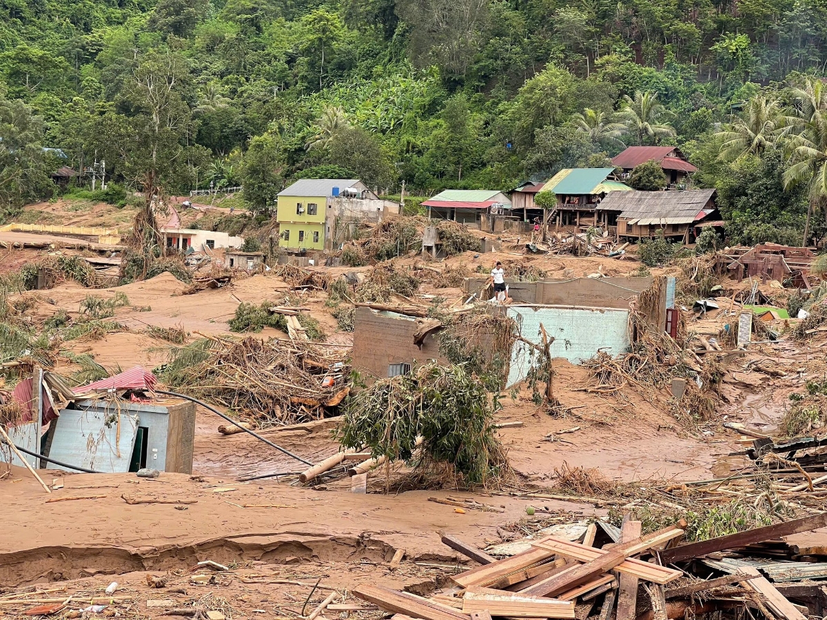 Khung cảnh bản Xiềng Tắm, xã Mỹ Lý (Nghệ An) tan hoang sau lũ lớn trong cơn bão số 3 cuối tháng 7 vừa qua.