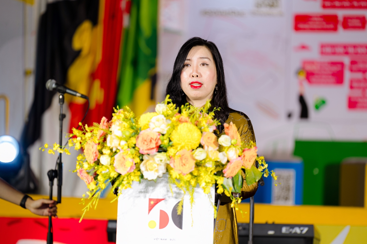 Thứ trưởng Lê Thị Thu Hằng: 