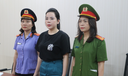 Bắt nhóm đối tượng giả bác sĩ lừa đảo hàng ngàn người dân Nghệ An 